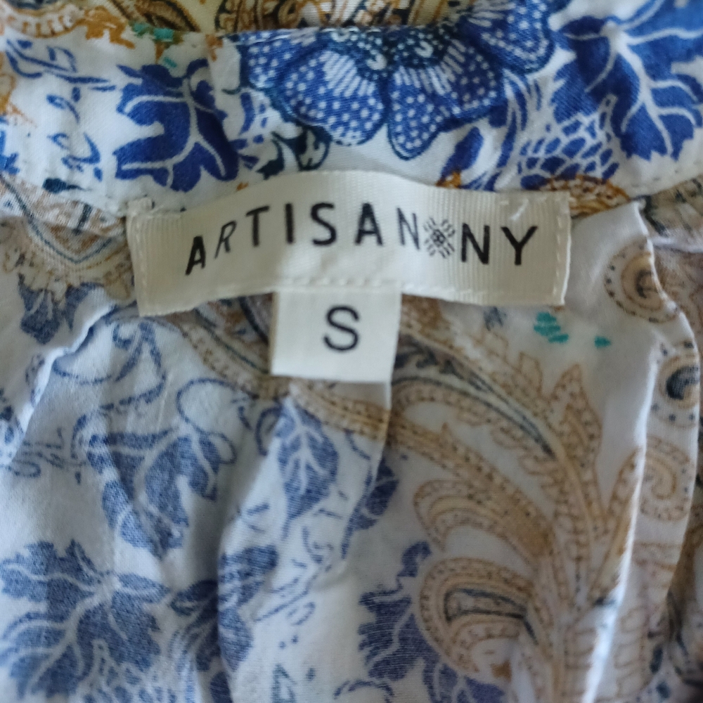 Artisan NY Sleeveless, V-Neck Tank Top ** EUC ** - Picture 4 of 5